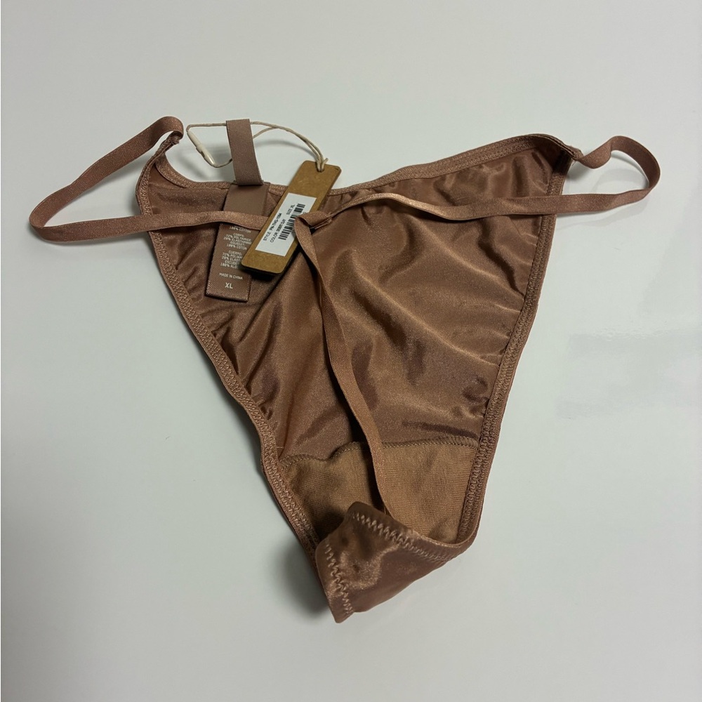 SKIMS String thong (New Bronze) - Picture 2 of 4
